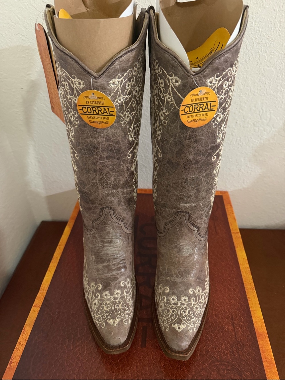 Women’s Corral Boots style A1094 *NWT*